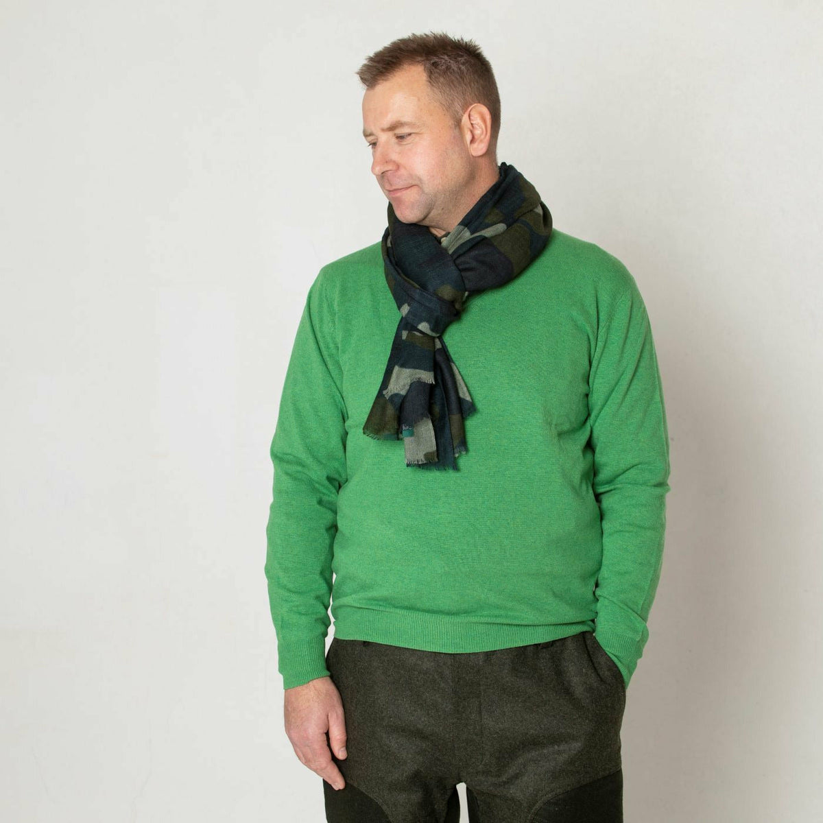 Albury Vee Neck Topiary