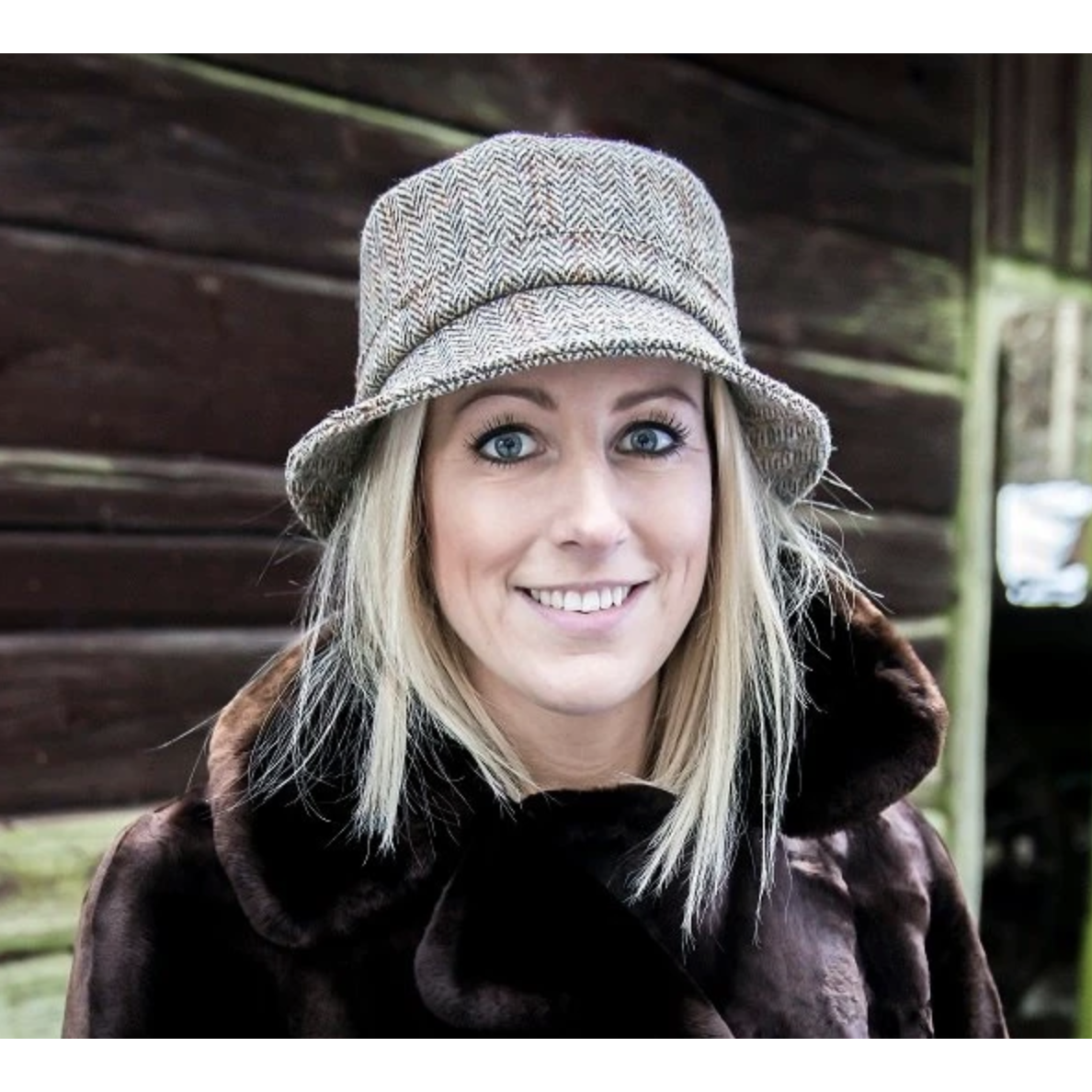 Ian Harris Tweed Hatt Camel