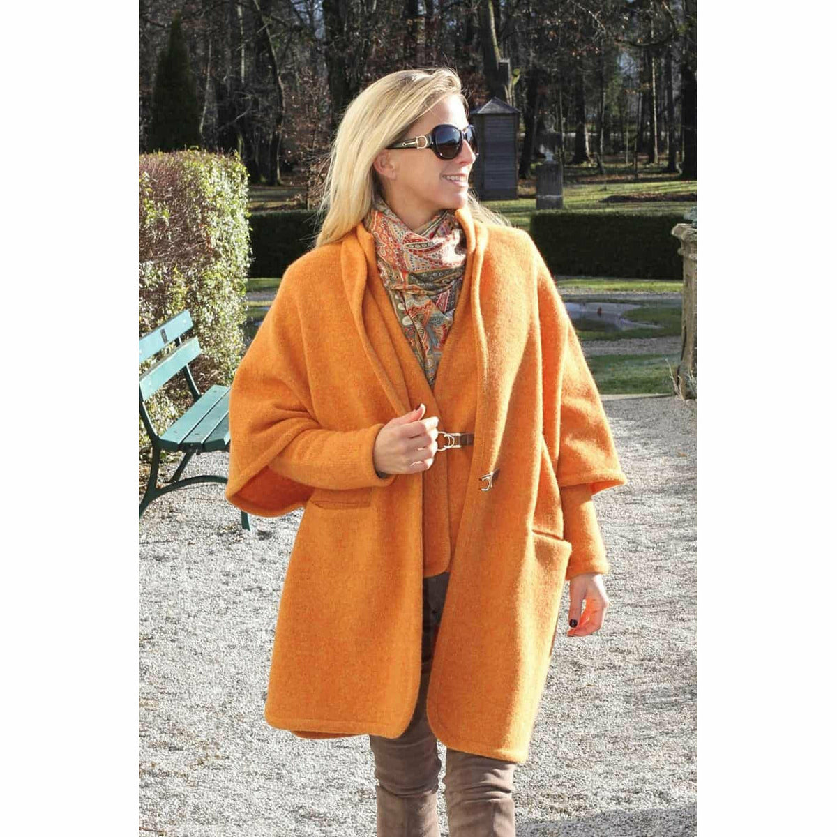 Mirabell Salzburg Cape med läderspänne grön