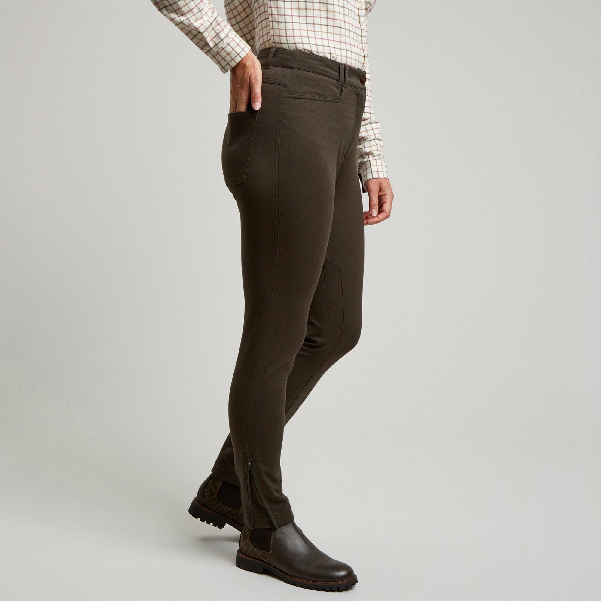https://www.huntway.com/cdn/shop/products/charlbury-trousers-chameau-grn_2_6_5000x.jpg?v=1592508502